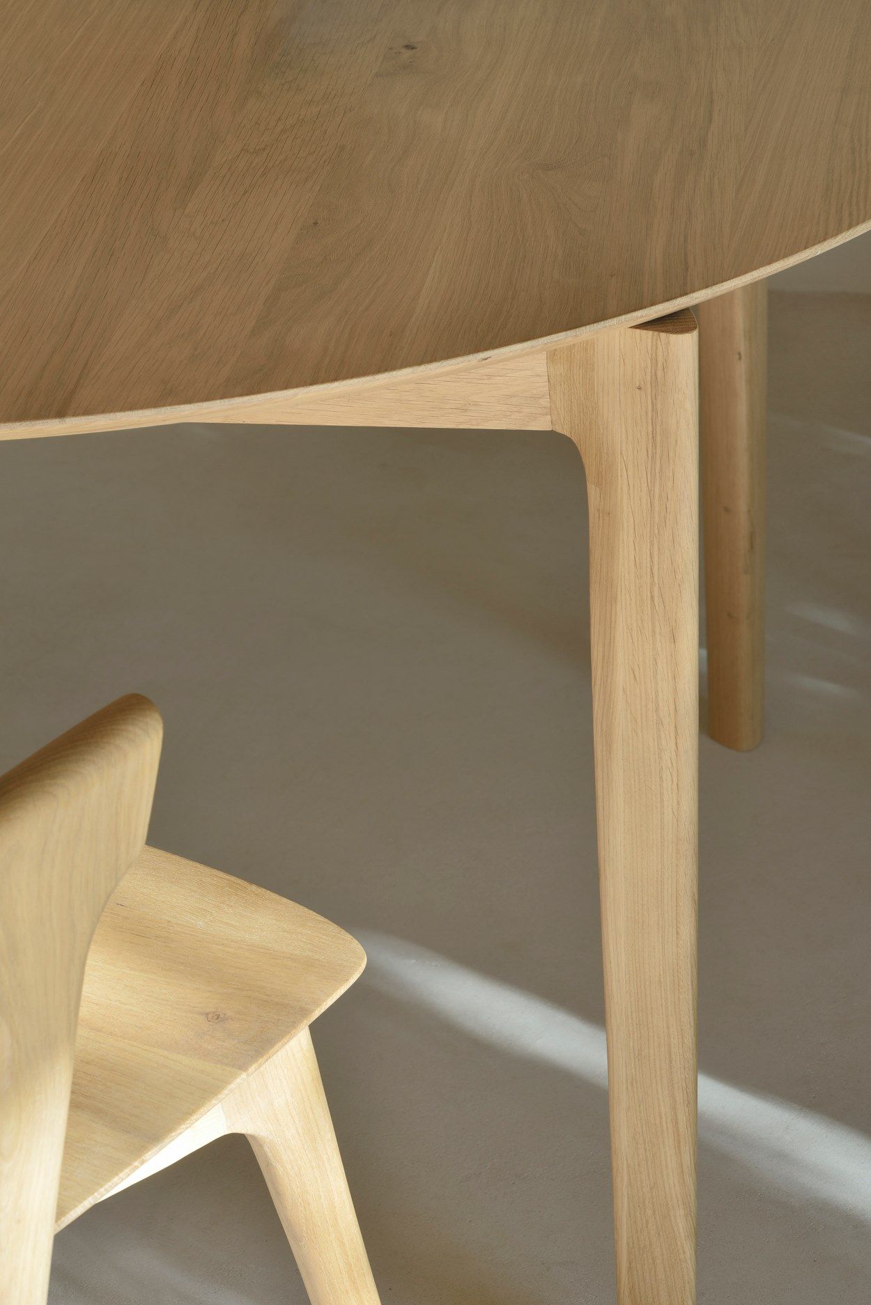 Круглый обеденный стол из дуба Ethnicraft Bok ARCH-00040007 - Вид №10