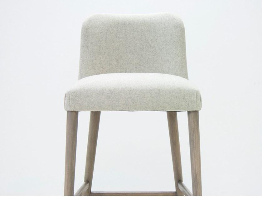 CREARTE COLLECTIONS Высокий табурет из ткани со спинкой и подставкой для ног  85  - Вид №3