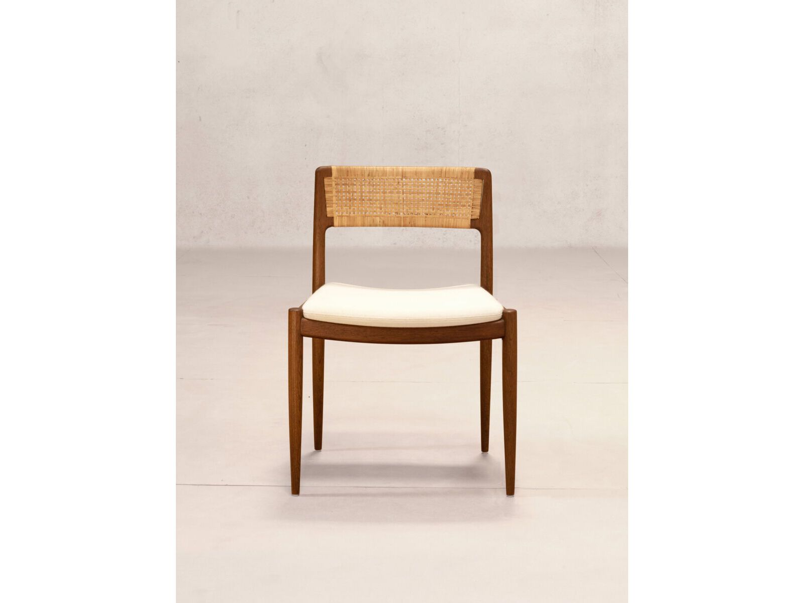 Мягкий стул из тикового дерева Phantom Hands Tangāli ARCH-00042099 - Вид №2