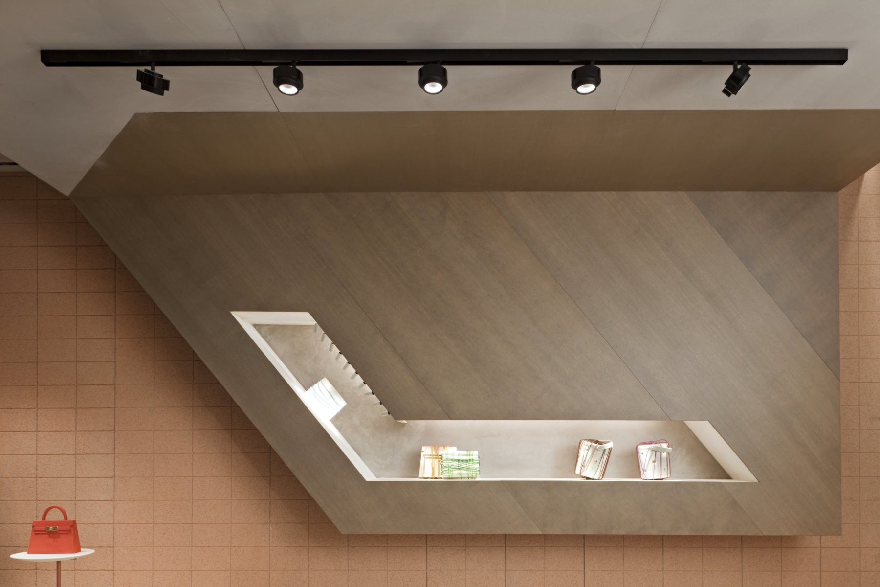 Алюминиевое светодиодное освещение Flos ANTHONY ARCH-00049009 - Вид №1