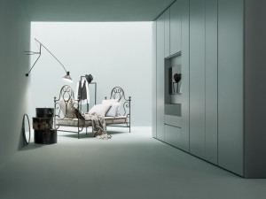 Шкаф с открывающейся ТВ-стойкой