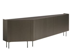 Деревянный шкаф с распашными дверями