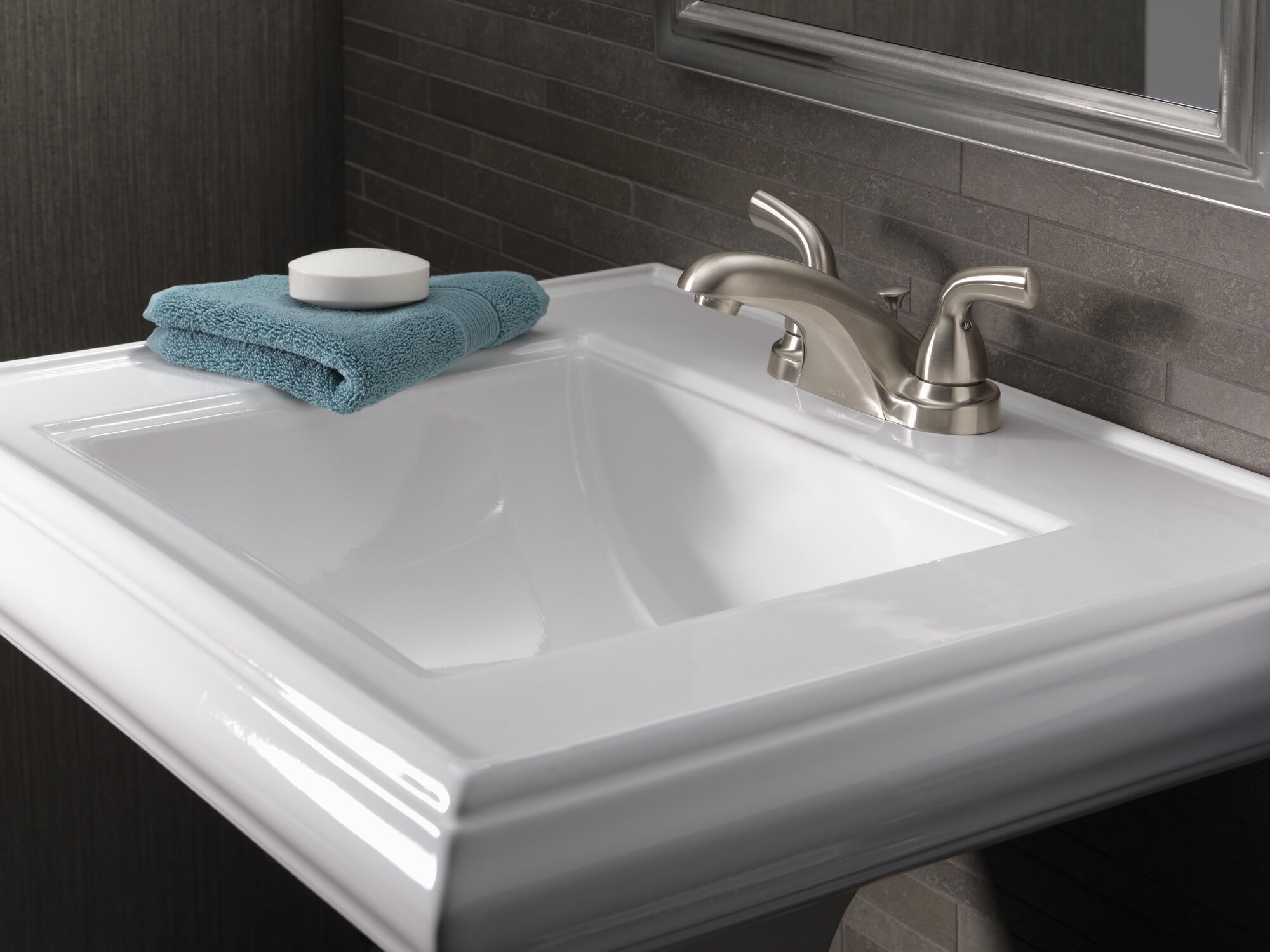 B2510LF-SS Смеситель для ванной комнаты с двумя ручками Delta Faucet Foundations Нержавеющая сталь  - Вид №2