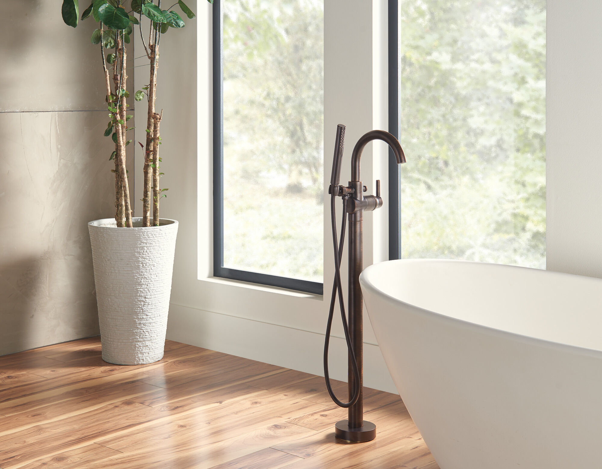 T4759-RBFL Напольная накладка для ванны с одной ручкой и ручным душем Delta Faucet Delta Венецианская бронза - Вид №3