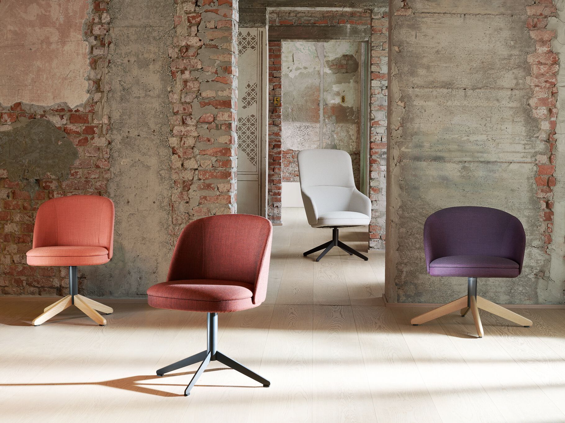 Тканевое кресло с подлокотниками Very Wood Bellevue ARCH-00065783 - Вид №2