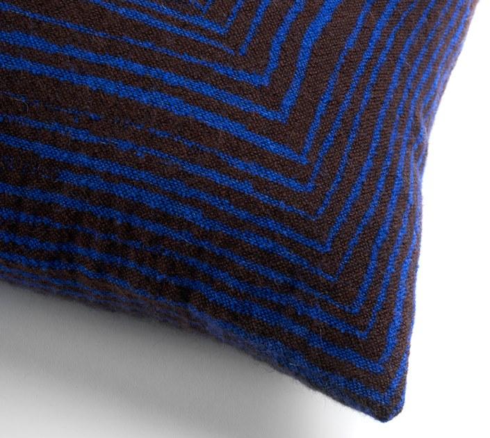 Ethnicraft Квадратная тканевая подушка для дивана Mystic ink 21065 - Вид №1