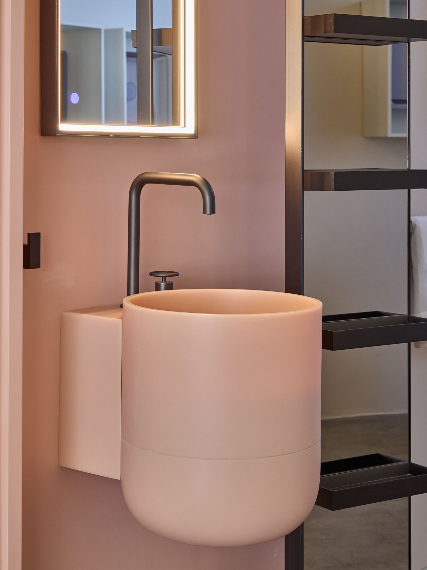 Смоляная подвесная ручная мойка Vallvé сердце ARCH-00082931 - Вид №9