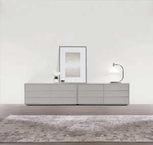 Деревянный комод