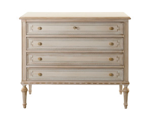 Деревянный комод