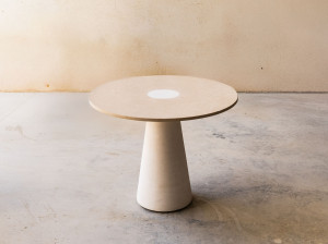 Каменный стол Лечче