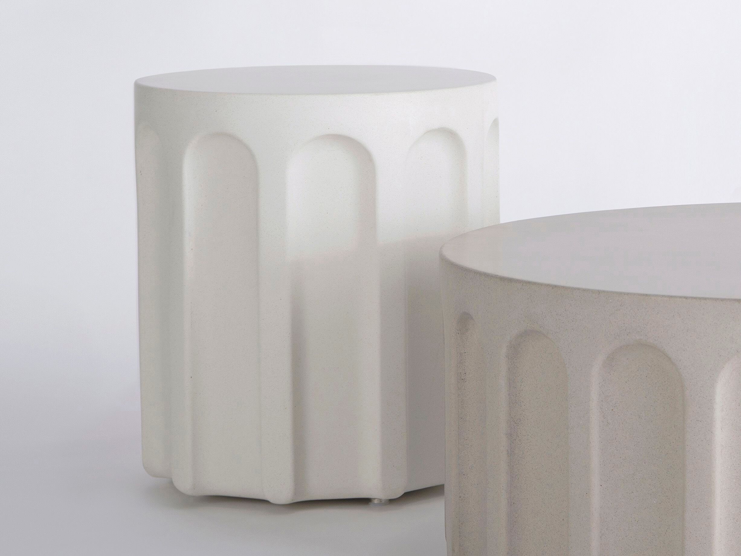 Высокий круглый журнальный столик из железобетона Phase Design форум ARCH-00017472