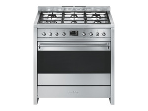 Отдельно стоящая кухня с газовой плитой