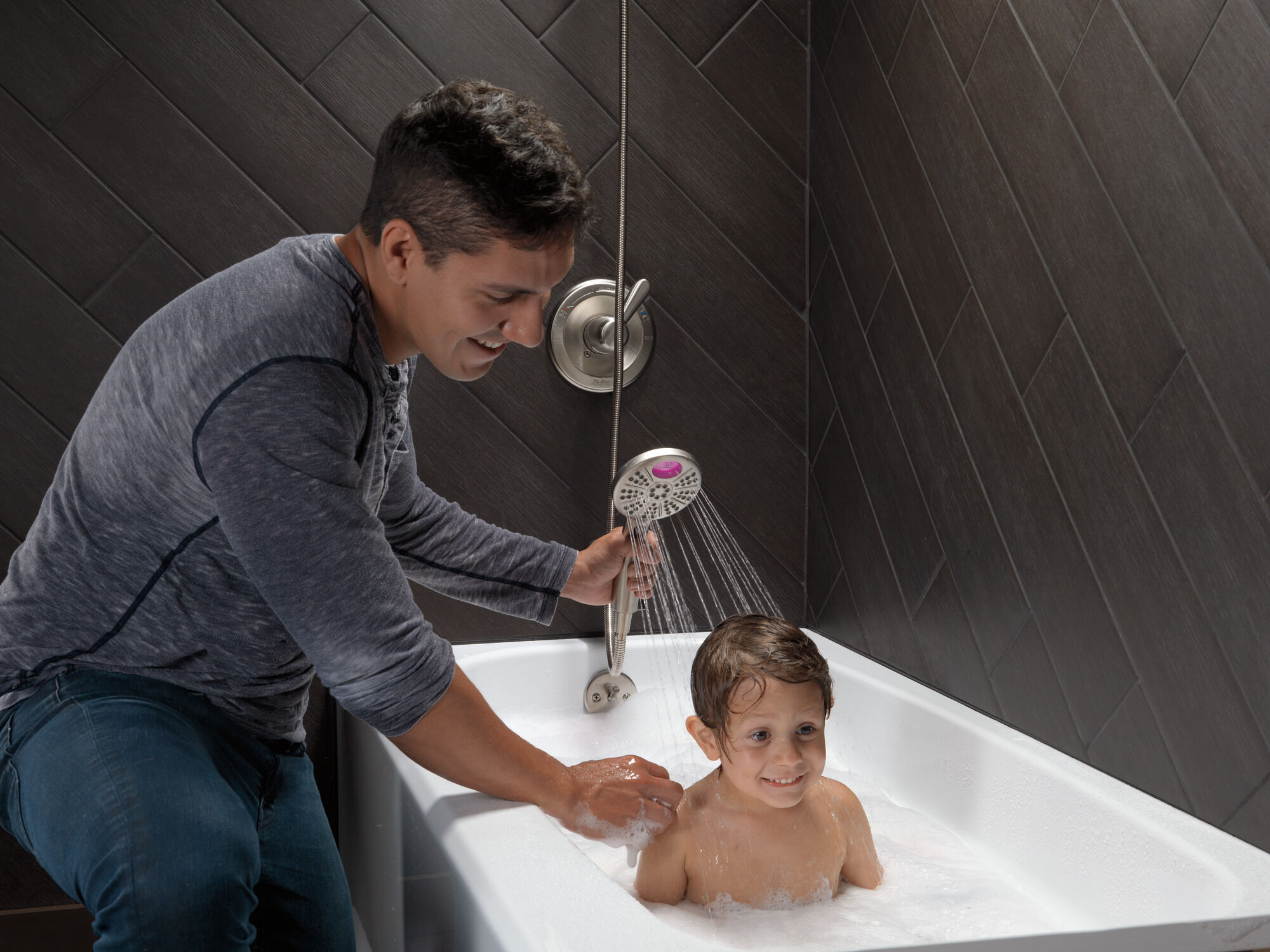 Temp2O® Ручной душ с 6 настройками Delta Faucet 59446-SS-PK - Вид №6