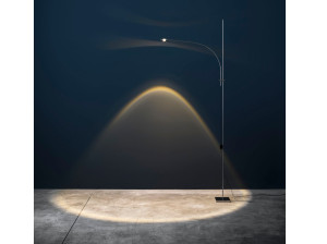 Регулируемая металлическая светодиодная напольная лампа