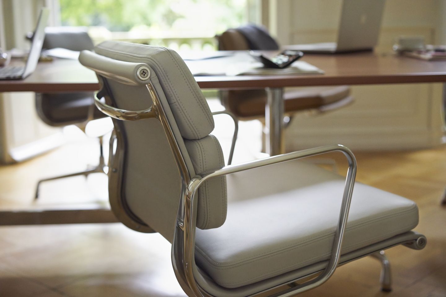 5 спиц подлокотник кожаный поворотный операционный офисный стул VITRA Eames Soft Pad Group ARCH-00124733 - Вид №10