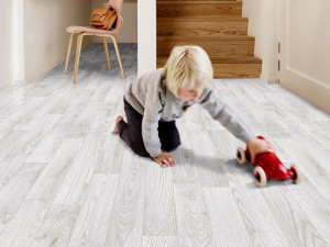 Нескользящий виниловый пол с эффектом дерева