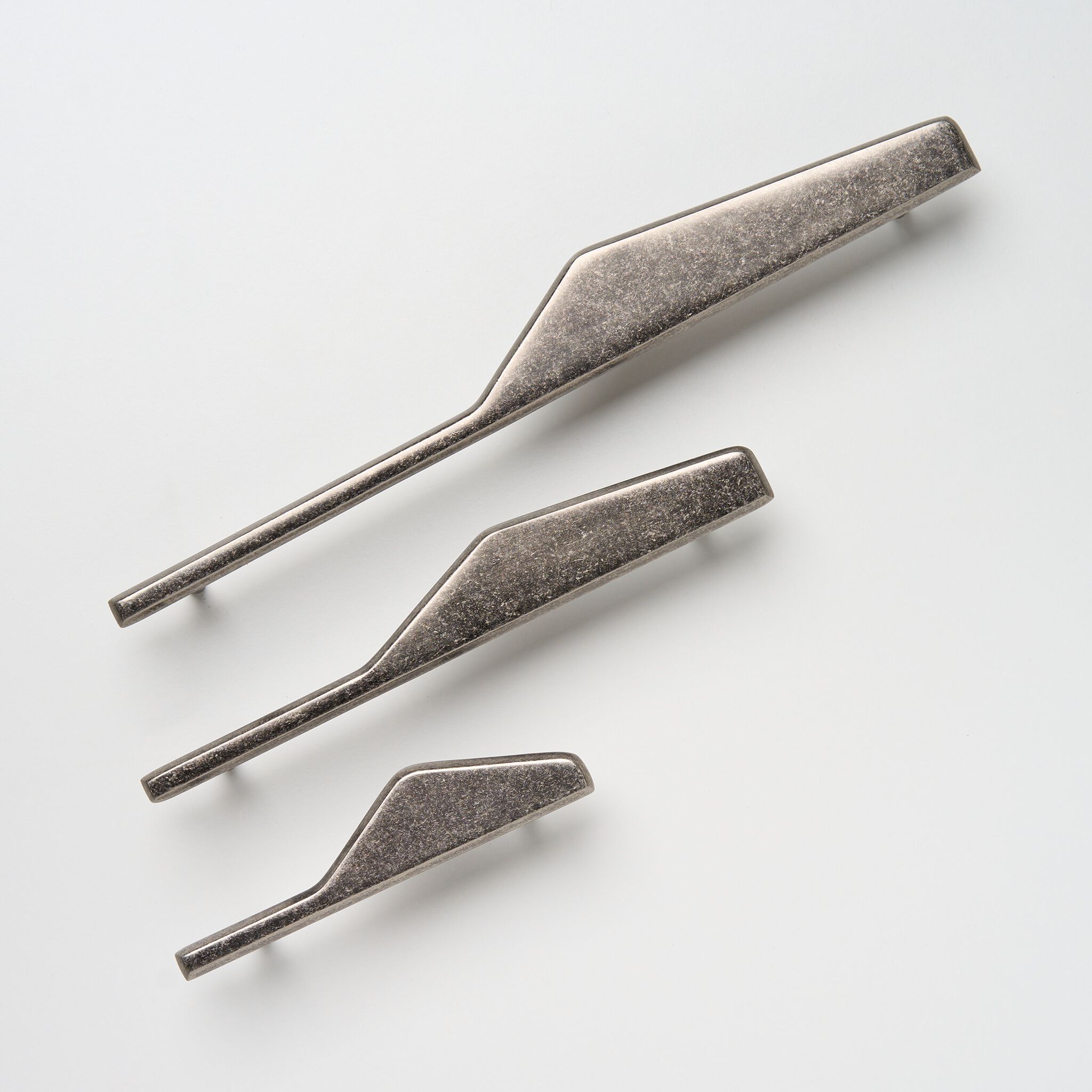 Латунная мебельная ручка Lo & Co Interiors Line Series ARCH-00089012 - Вид №7