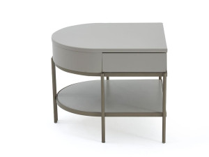 Деревянная тумбочка с ящиками