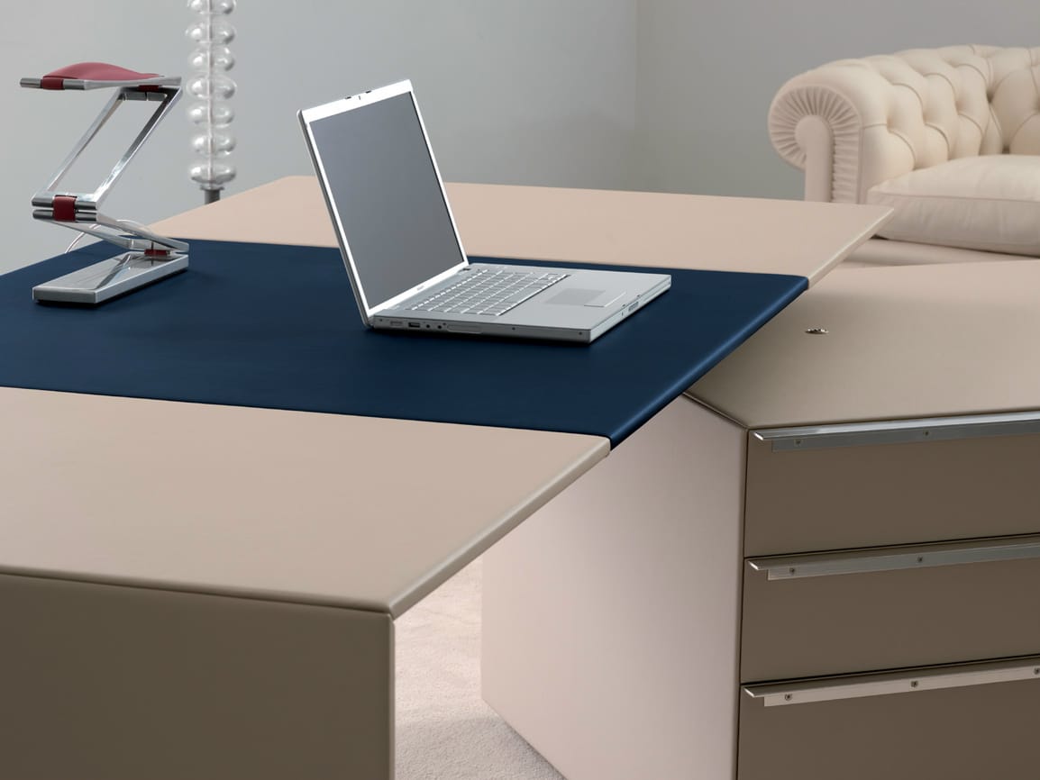 Кожаный прямоугольный исполнительный стол со встроенной полкой Poltrona Frau офис-системы управления ARCH-00021979 - Вид №3