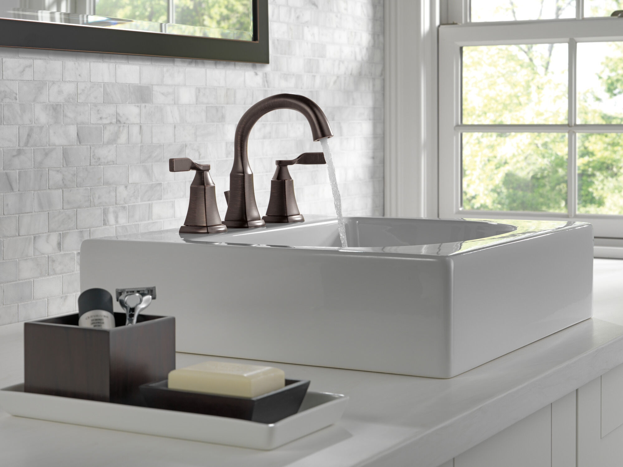 35766LF-RB Смеситель для ванной комнаты с двумя ручками Delta Faucet Delta Венецианская бронза - Вид №2