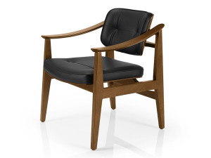 Кожаное кресло с подлокотниками