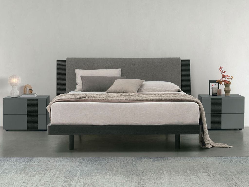 Деревянная двуспальная кровать с мягким изголовьем TOMASELLA BLISS ARCH-00088962