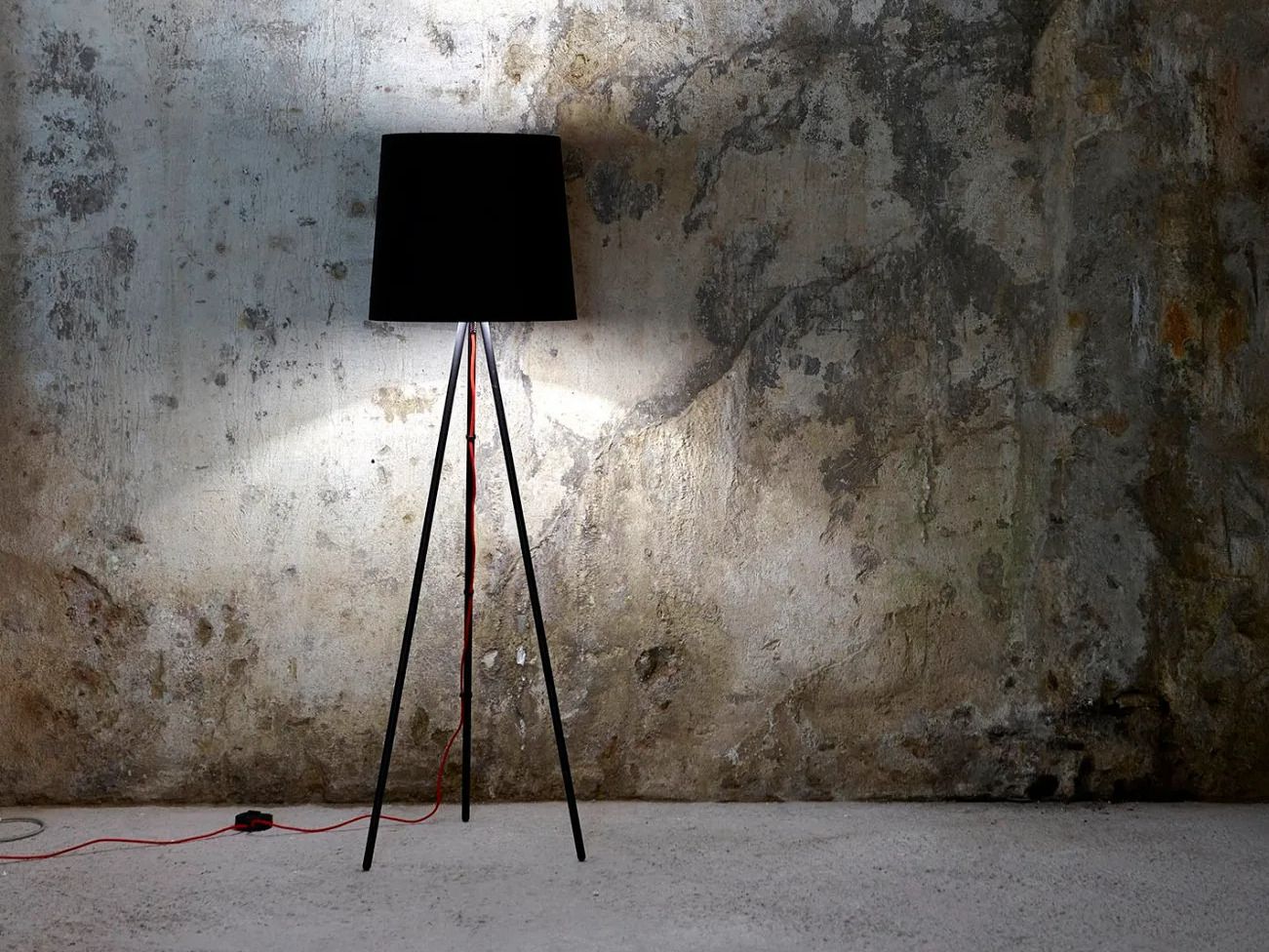 Металлическая напольная лампа с тканевым абажуром Martinelli Luce Eva ARCH-00036956