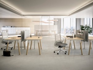 Рабочий стол из массива дерева