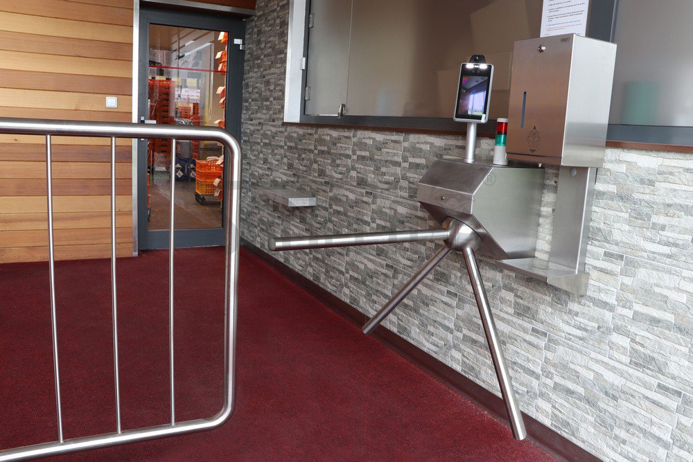 38040 Турникет с термо-визуальной камерой и дозатором дезинфекции SLZN 59E, 230 В/ 50Гц SANELA  - Вид №1