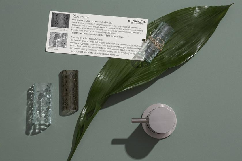 MINA Настенный однорычажный смеситель для раковины на 2 отверстия из нержавеющей стали и стекла Revitrum 12551 + 6100 - Вид №4