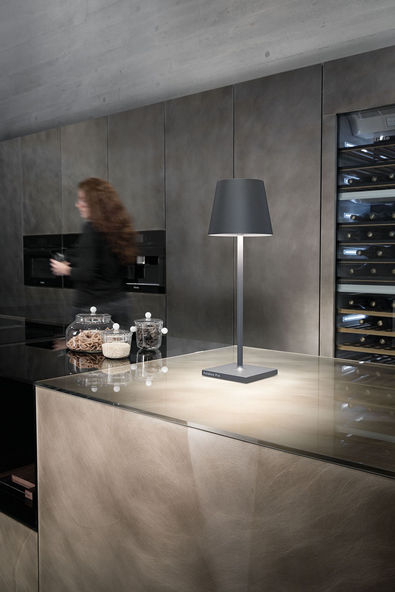 Алюминиевая аккумуляторная батарея настольная лампа Zafferano Poldina ARCH-00008370 - Вид №2