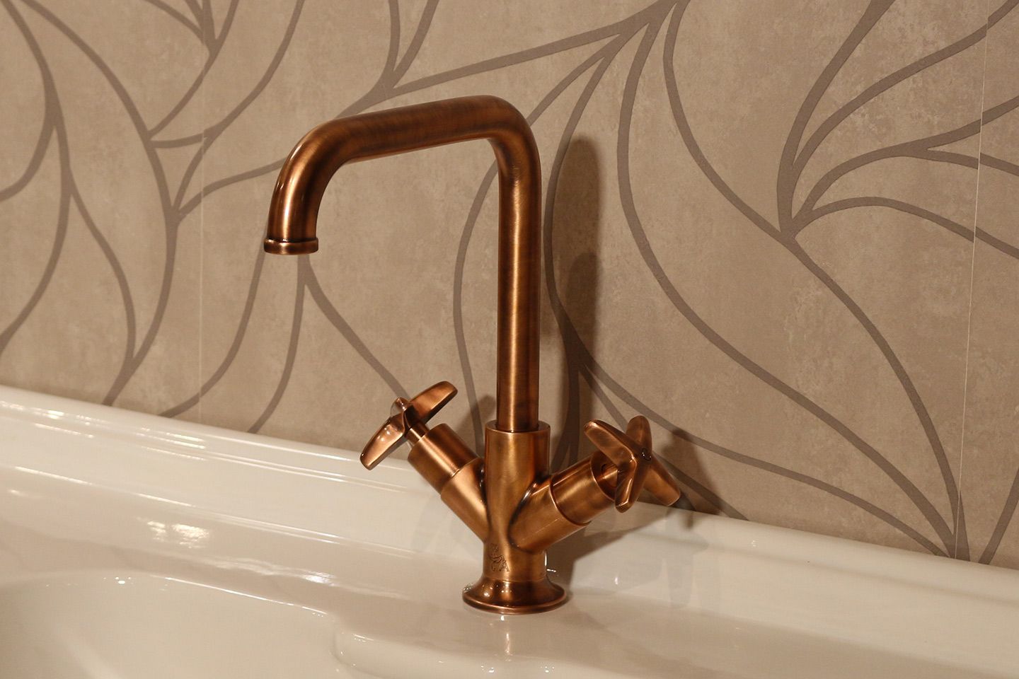 Одно отверстие высокий смеситель для раковины Park Avenue Cross ARCH-00015893 - Вид №1