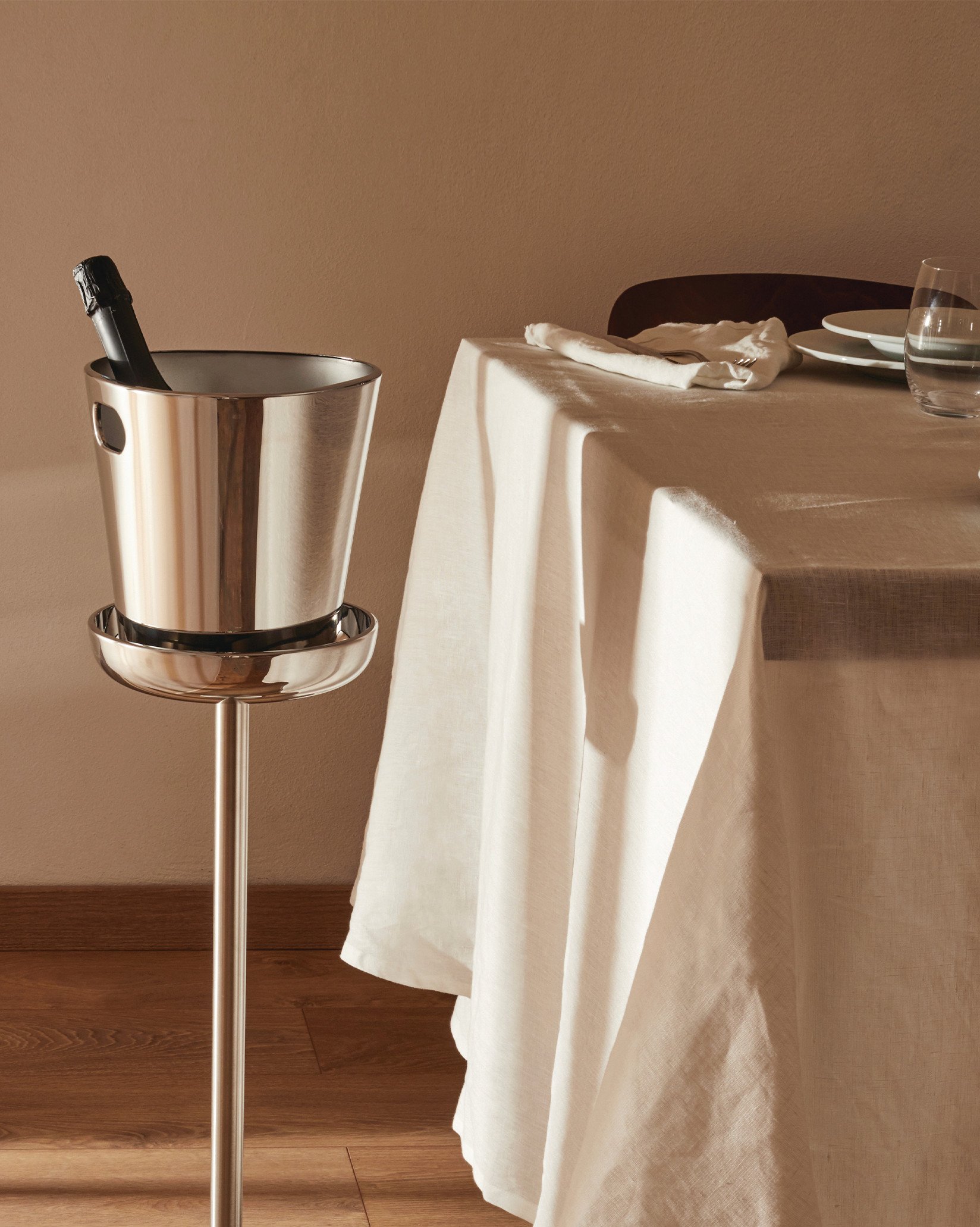 Подставка для холодильника Alessi на стойке JM26 - Вид №1