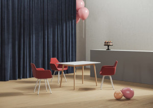 Квадратный стол из бука