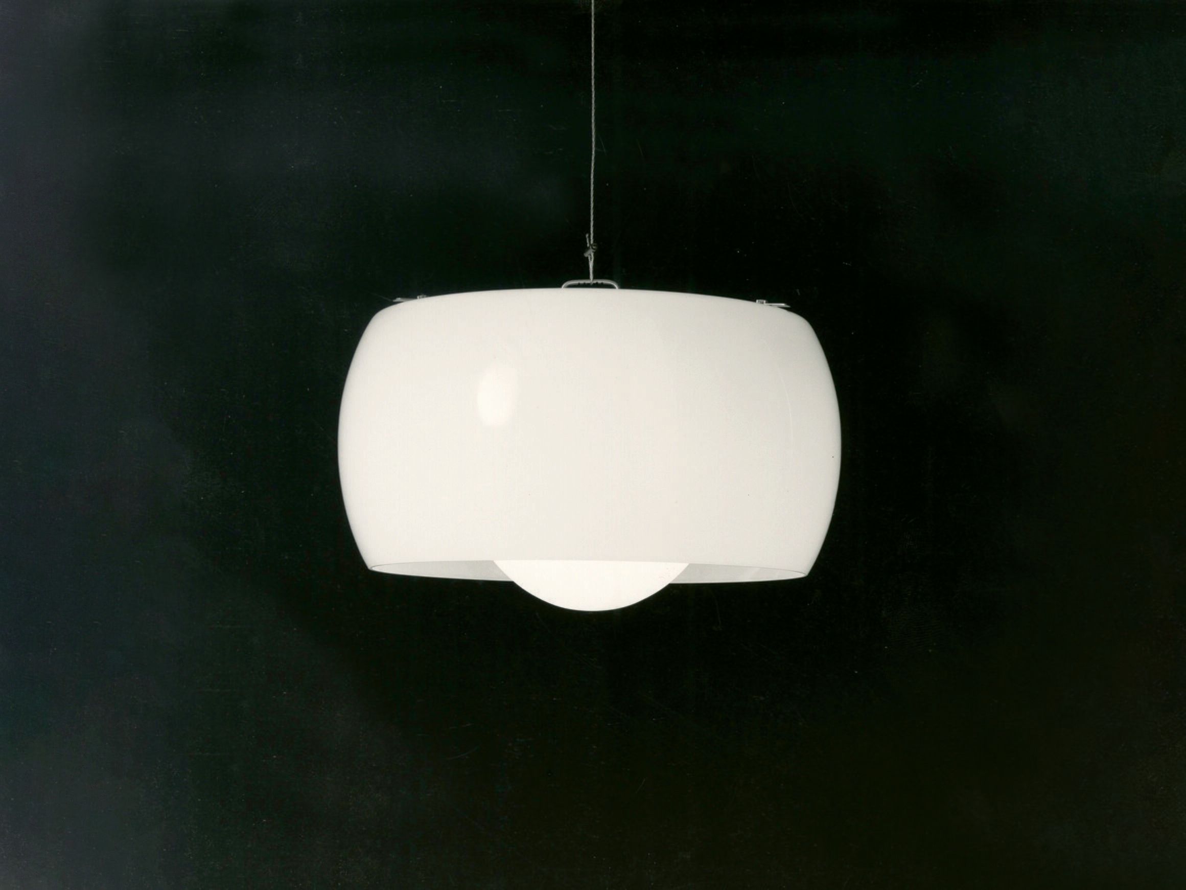 Стеклянный подвесной светильник Artemide OMEGA ARCH-00030266