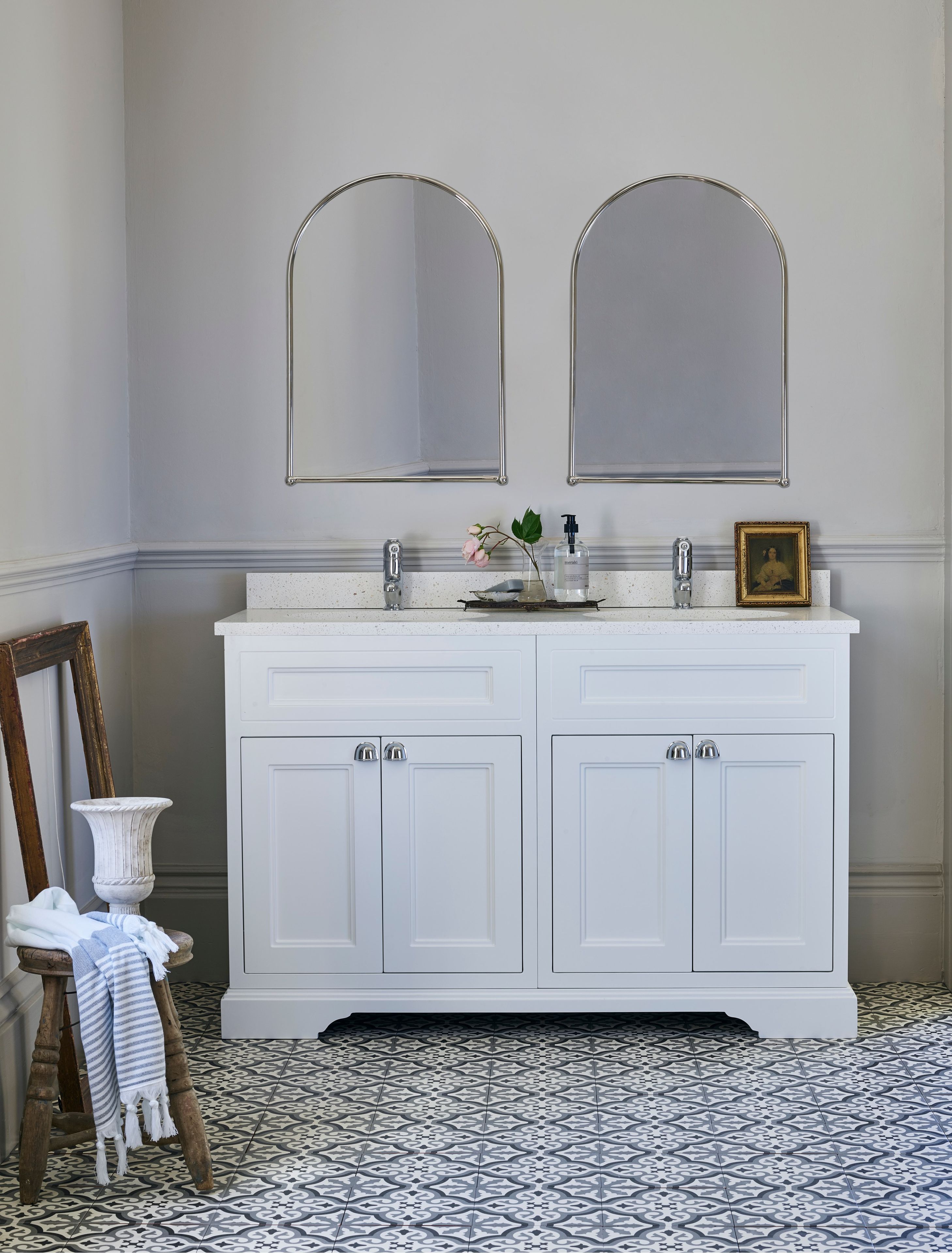 Двойной МДФ умывальник с дверцами Burlington MINERVA ARCH-00049685 - Вид №1