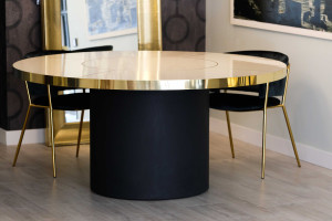 Круглый стол из ламинированного стекла