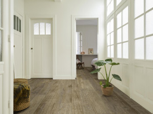 Нескользящий виниловый пол с эффектом дерева