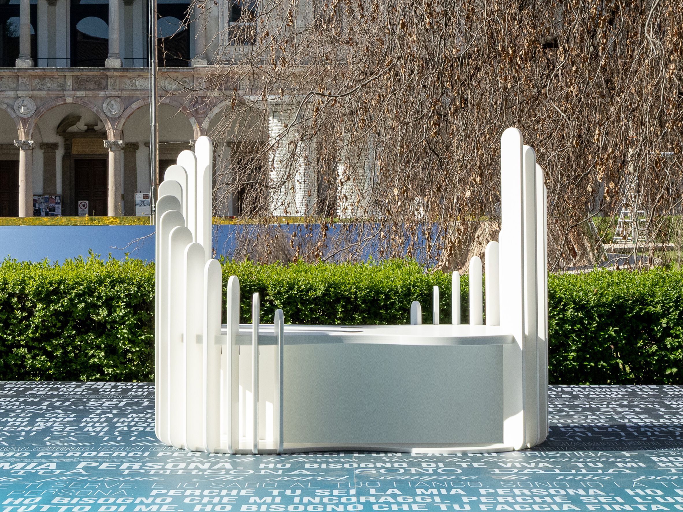 Изогнутая скамейка из полиэтилена Donye INFINITE ARCH-00030791