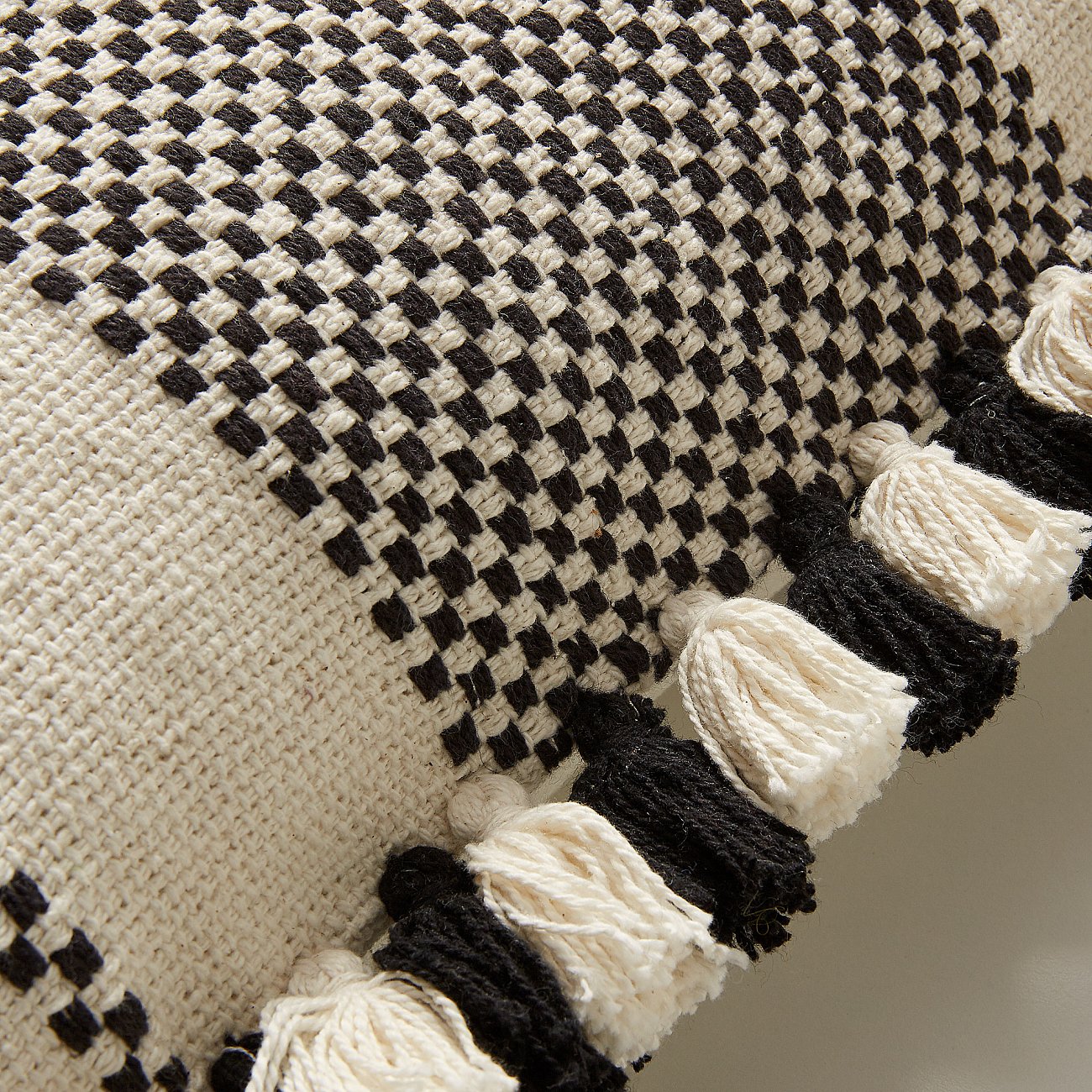 Чехол на подушку 45x45 черно-белый от La Forma LA FORMA ОРНАМЕНТ 299194 Разноцветный  - Вид №1