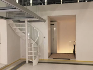 Siller Treppen Винтовая лестница из дерева и стекла