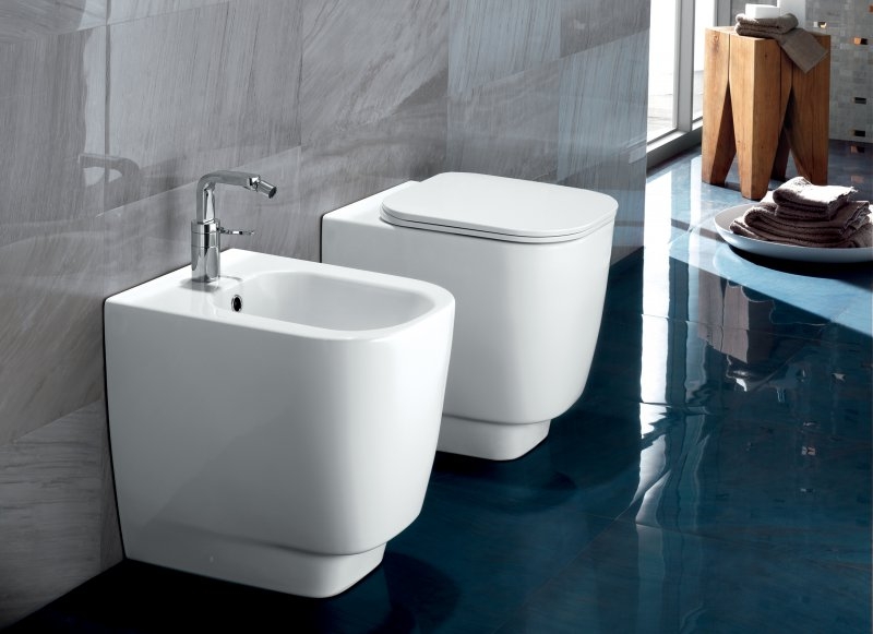 YXC901 Fusion 48 биде спиной к стене Hatria  - Вид №1