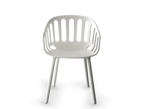 Стул из инженерного пластика с подлокотниками