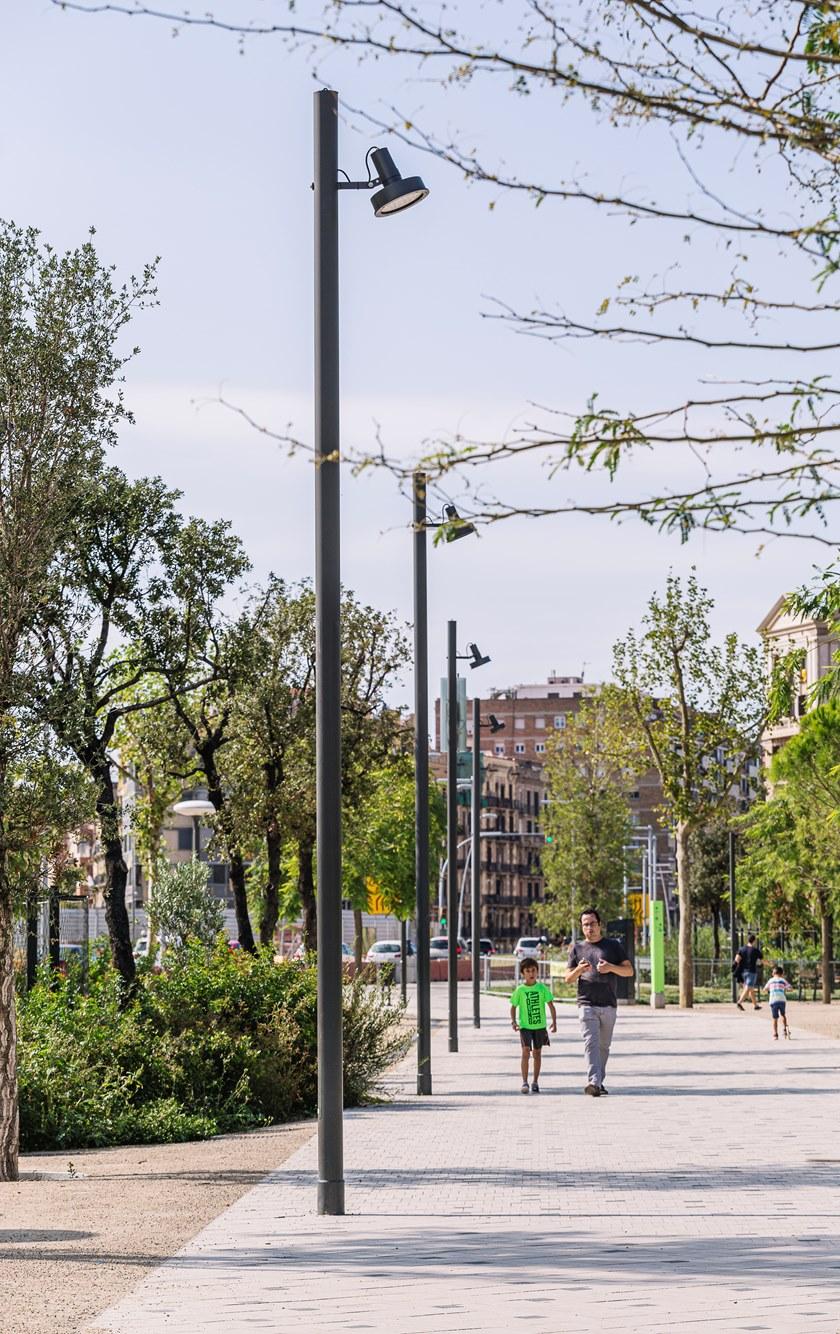 URBIDERMIS Уличный фонарь на алюминиевой опоре обеспечивает прямой свет Arne sun-id-1373185 - Вид №6