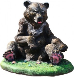 11143 МЕДВЕДЬ на полянке, скульптура из бетона LAB.Space 