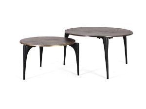 Круглый металлический журнальный столик