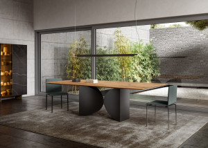 Деревянный прямоугольный стол