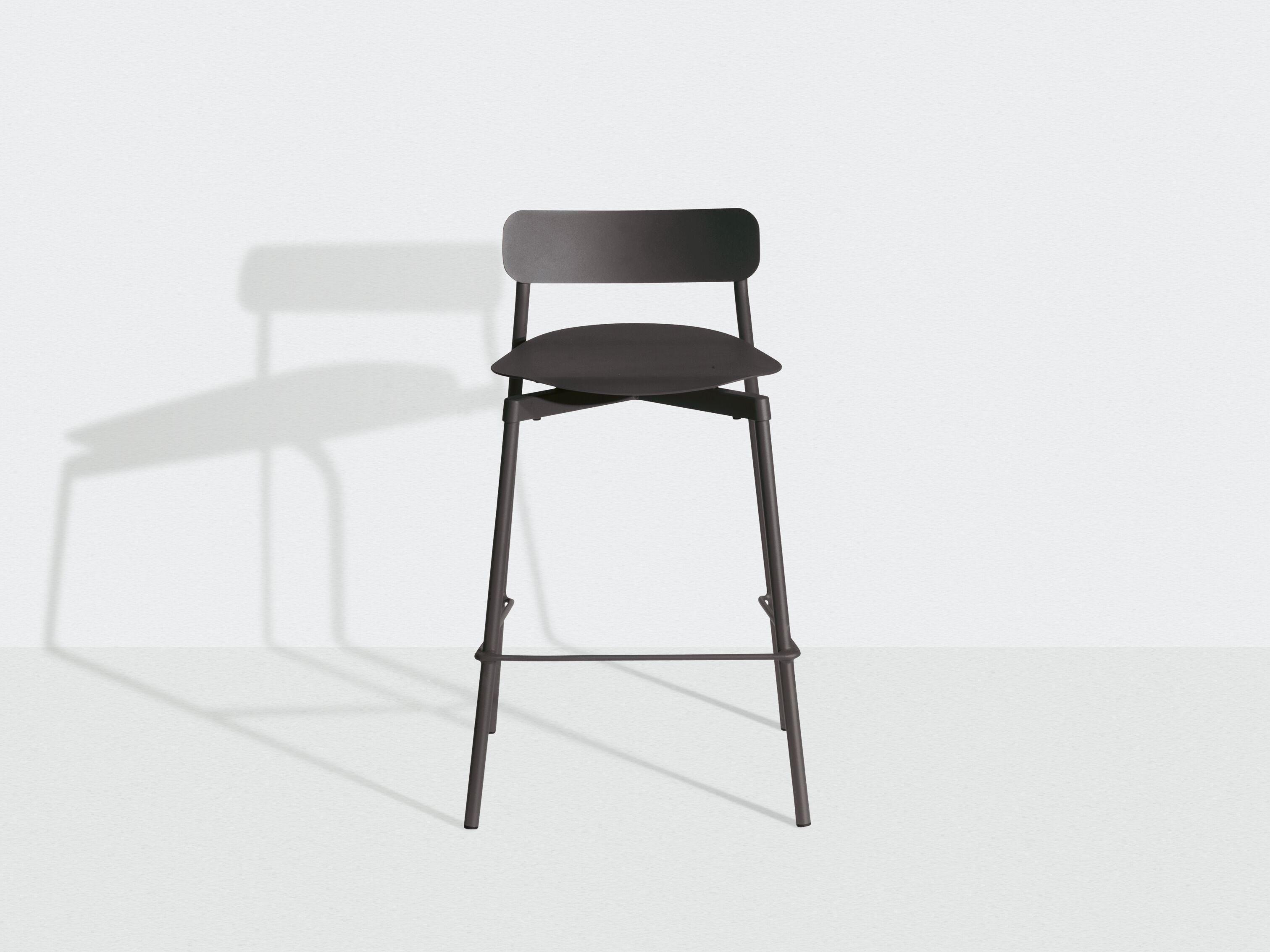 Высокий штабелируемый алюминиевый стул с порошковым покрытием с подставкой для ног Petite Friture Fromme ARCH-00091817 - Вид №17