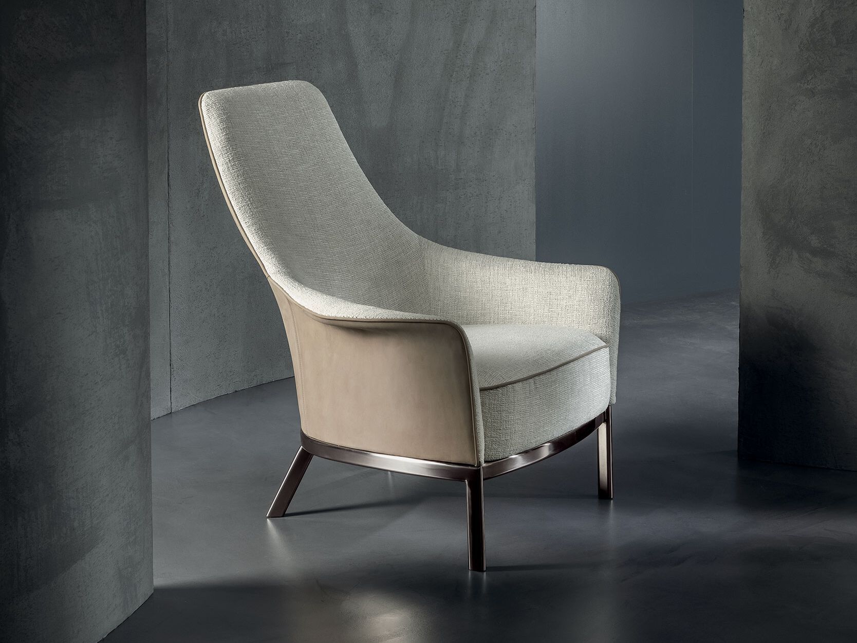 Тканевое кресло с подлокотниками Longhi Blooming ARCH-00005688