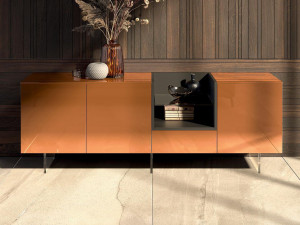 Деревянный шкаф с распашными дверями